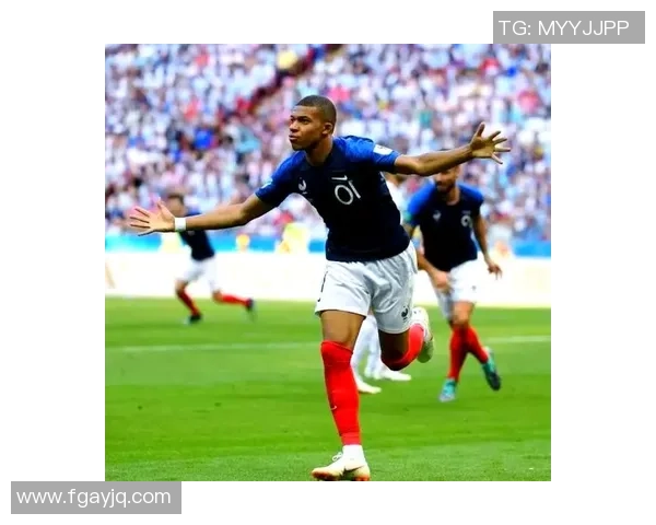 世界足坛最矮球星身高仅1米52他如何在绿茵场上打破身高局限成为传奇