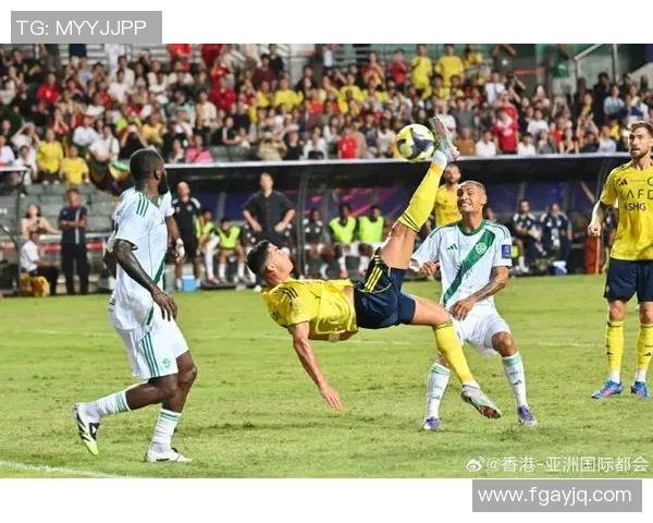 世界顶级足球巨星荣耀集结震撼海报展现球场英姿与无限激情