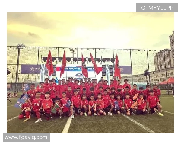 从普通足球员到璀璨球星成长之路与背后努力的真实故事