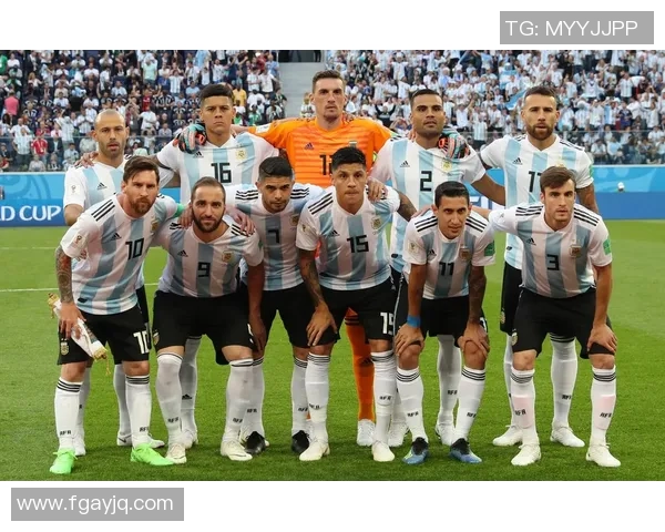 全球足球历史百大球星盘点：足坛传奇与巅峰时刻回顾